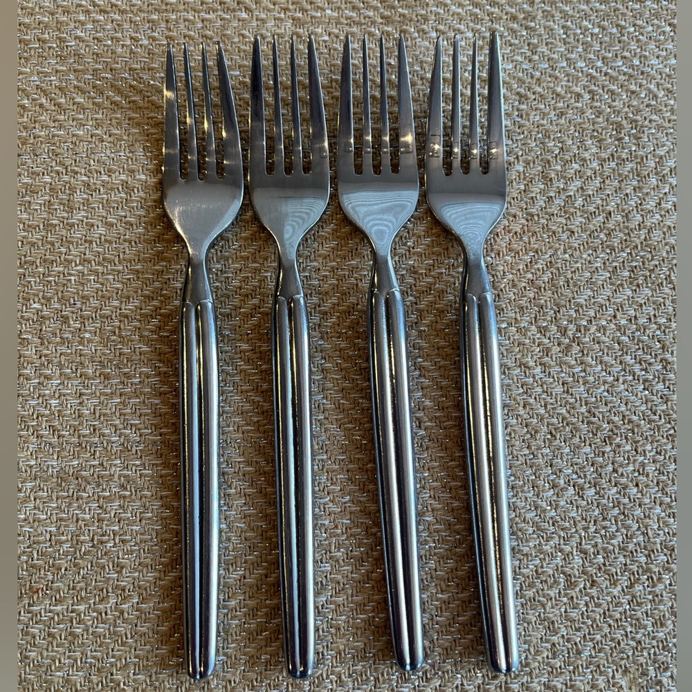 Hampton Silversmiths Ribbed Pattern
HSV15 Salad Forks (4)